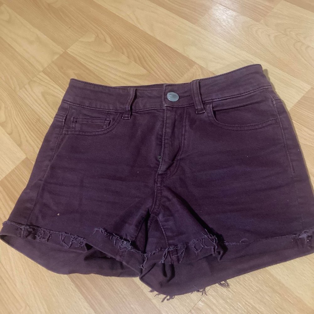 american eagle maroon shorts